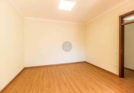 3 bedroom villa with patio and parking in condominium.