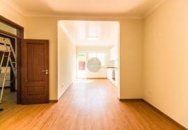 3 bedroom villa with patio and parking in condominium.