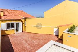 3 bedroom villa with patio and parking in condominium.