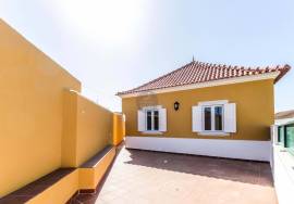 3 bedroom villa with patio and parking in condominium.