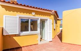 3 bedroom villa with patio and parking in condominium.