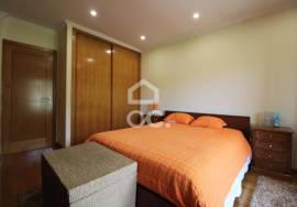 Semi-new 3-bedroom house just two minutes from the city center.