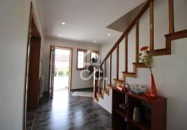 Semi-new 3-bedroom house just two minutes from the city center.