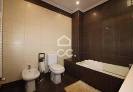 Semi-new 3-bedroom house just two minutes from the city center.