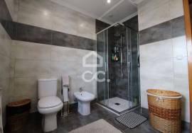 Semi-new 3-bedroom house just two minutes from the city center.