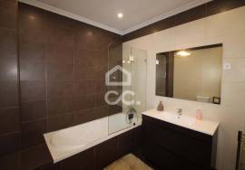 Semi-new 3-bedroom house just two minutes from the city center.