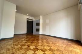 Refurbished 2 bedroom apartment with balcony to Praça Velásquez and Metro dos Combatentes - Antas - Porto Refurbished 2 bedroom apartment with balcony to Praça Velásquez and Metro dos Combatentes - Antas - Porto