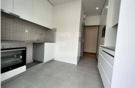 Refurbished 2 bedroom apartment with balcony to Praça Velásquez and Metro dos Combatentes - Antas - Porto Refurbished 2 bedroom apartment with balcony to Praça Velásquez and Metro dos Combatentes - Antas - Porto
