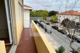 Refurbished 2 bedroom apartment with balcony to Praça Velásquez and Metro dos Combatentes - Antas - Porto Refurbished 2 bedroom apartment with balcony to Praça Velásquez and Metro dos Combatentes - Antas - Porto