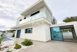 Moradia T3 em Murches com Garagem Box, Jardim e Piscina