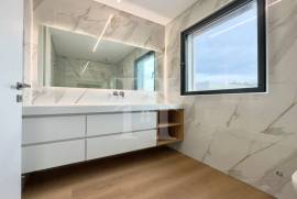 Moradia T3 em Murches com Garagem Box, Jardim e Piscina