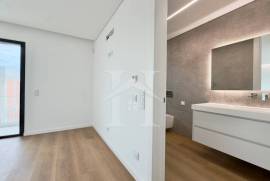 Moradia T3 em Murches com Garagem Box, Jardim e Piscina