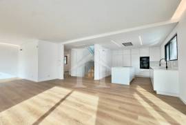 Moradia T3 em Murches com Garagem Box, Jardim e Piscina