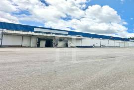 Armazém com 2.000m2 com bons acessos