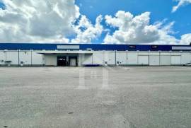 Armazém com 2.000m2 com bons acessos