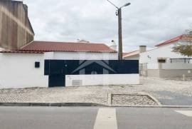Moradia T1+1 em Tires com logradouro