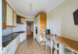 Exceptional apartment in a private condominium / stunning views / close proximity to all the Amenities