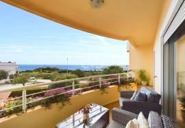 Exceptional apartment in a private condominium / stunning views / close proximity to all the Amenities