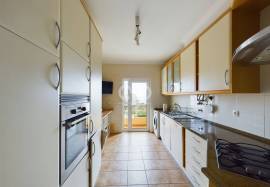 Exceptional apartment in a private condominium / stunning views / close proximity to all the Amenities