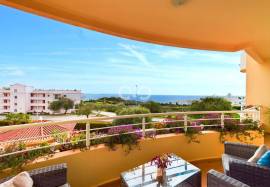 Exceptional apartment in a private condominium / stunning views / close proximity to all the Amenities