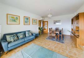 Exceptional apartment in a private condominium / stunning views / close proximity to all the Amenities
