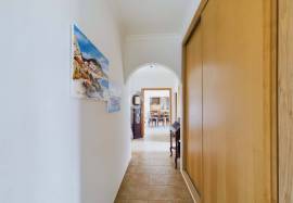 Exceptional apartment in a private condominium / stunning views / close proximity to all the Amenities