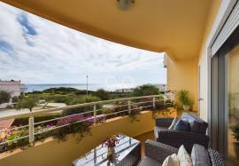 Exceptional apartment in a private condominium / stunning views / close proximity to all the Amenities