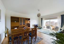 Exceptional apartment in a private condominium / stunning views / close proximity to all the Amenities