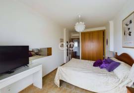 Exceptional apartment in a private condominium / stunning views / close proximity to all the Amenities