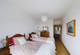 Exceptional apartment in a private condominium / stunning views / close proximity to all the Amenities