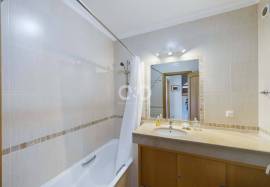 Exceptional apartment in a private condominium / stunning views / close proximity to all the Amenities