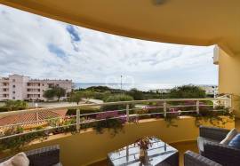 Exceptional apartment in a private condominium / stunning views / close proximity to all the Amenities