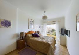Exceptional apartment in a private condominium / stunning views / close proximity to all the Amenities