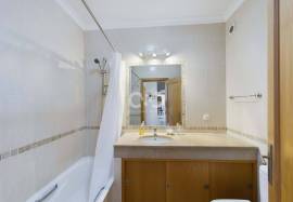 Exceptional apartment in a private condominium / stunning views / close proximity to all the Amenities