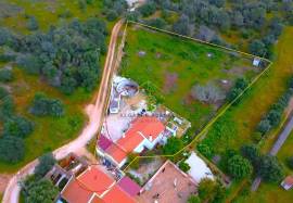 2 + 2 bedroom country house