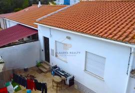 2 + 2 bedroom country house
