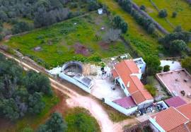 2 + 2 bedroom country house