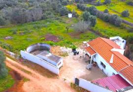 2 + 2 bedroom country house