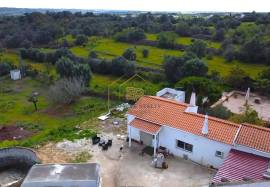 2 + 2 bedroom country house