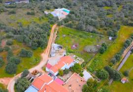 2 + 2 bedroom country house