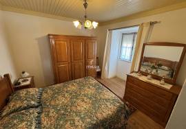 Farm in São Martinho de Mouros with several rooms and rooms with high potential for tourism and local accommodation