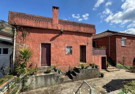 Farm in São Martinho de Mouros with several rooms and rooms with high potential for tourism and local accommodation