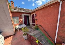 Farm in São Martinho de Mouros with several rooms and rooms with high potential for tourism and local accommodation