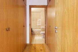 4-Bedroom Top-Floor Apartment in Central Funchal – Prime Location & Investment Opportunity