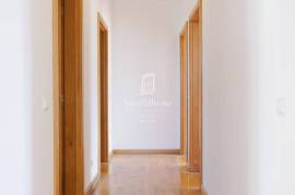 4-Bedroom Top-Floor Apartment in Central Funchal – Prime Location & Investment Opportunity