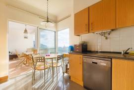 4-Bedroom Top-Floor Apartment in Central Funchal – Prime Location & Investment Opportunity