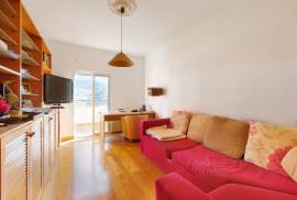 4-Bedroom Top-Floor Apartment in Central Funchal – Prime Location & Investment Opportunity