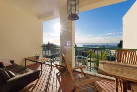 4-Bedroom Top-Floor Apartment in Central Funchal – Prime Location & Investment Opportunity