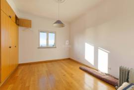 4-Bedroom Top-Floor Apartment in Central Funchal – Prime Location & Investment Opportunity