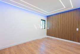 Modern 2-Bedroom Apartment with Sea View in Quarteira